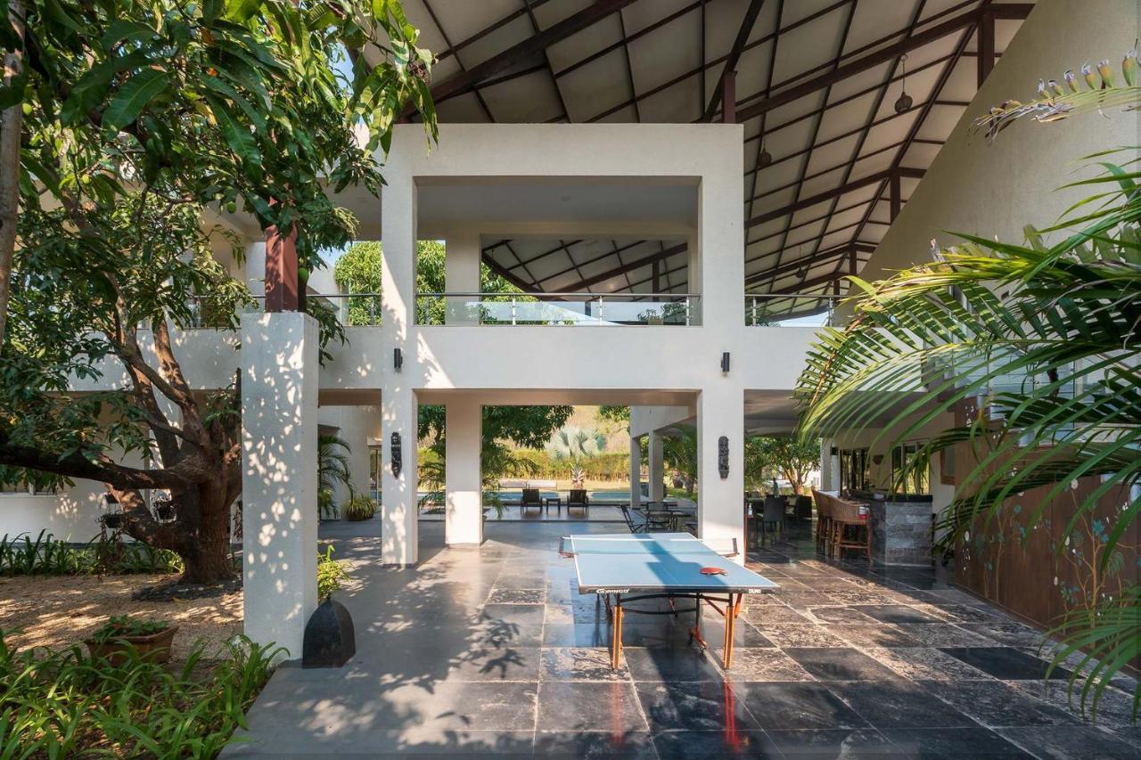 The Leaf By Stayvista - An Enchanting Escape Offering A Pool, Terrace, Lush Lawn, Contemporary Interiors, And Indoor Games Alībāg Eksteriør billede