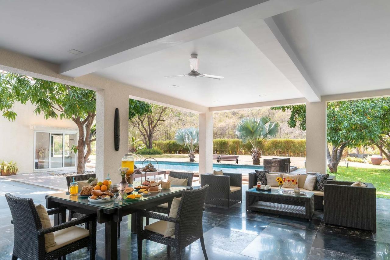 The Leaf By Stayvista - An Enchanting Escape Offering A Pool, Terrace, Lush Lawn, Contemporary Interiors, And Indoor Games Alībāg Eksteriør billede