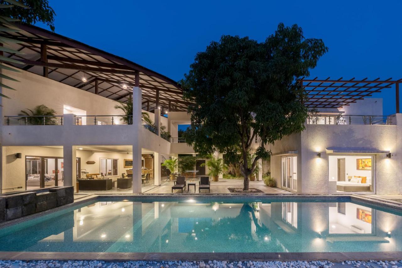 The Leaf By Stayvista - An Enchanting Escape Offering A Pool, Terrace, Lush Lawn, Contemporary Interiors, And Indoor Games Alībāg Eksteriør billede