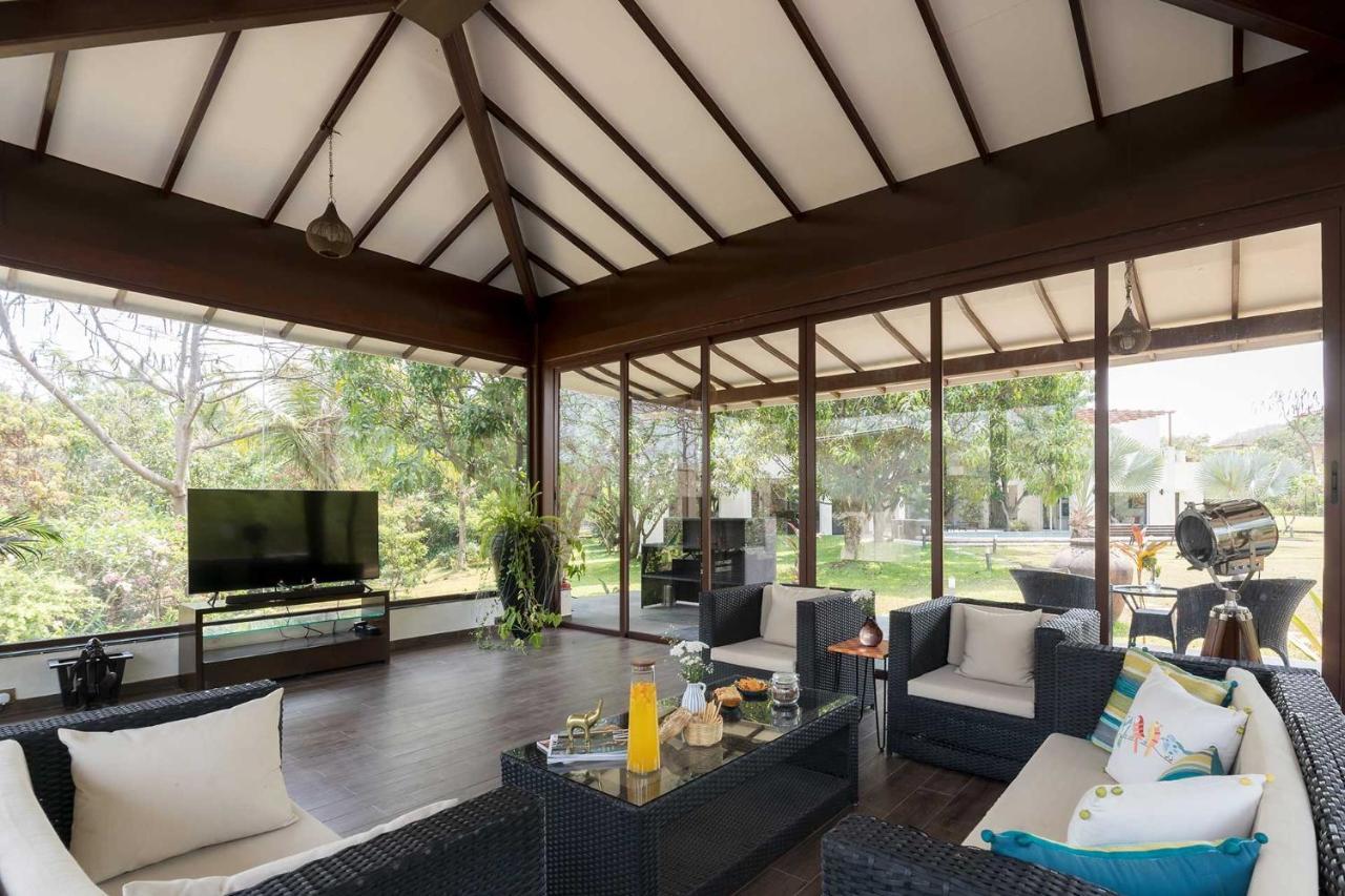 The Leaf By Stayvista - An Enchanting Escape Offering A Pool, Terrace, Lush Lawn, Contemporary Interiors, And Indoor Games Alībāg Eksteriør billede