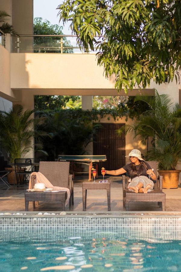 The Leaf By Stayvista - An Enchanting Escape Offering A Pool, Terrace, Lush Lawn, Contemporary Interiors, And Indoor Games Alībāg Eksteriør billede