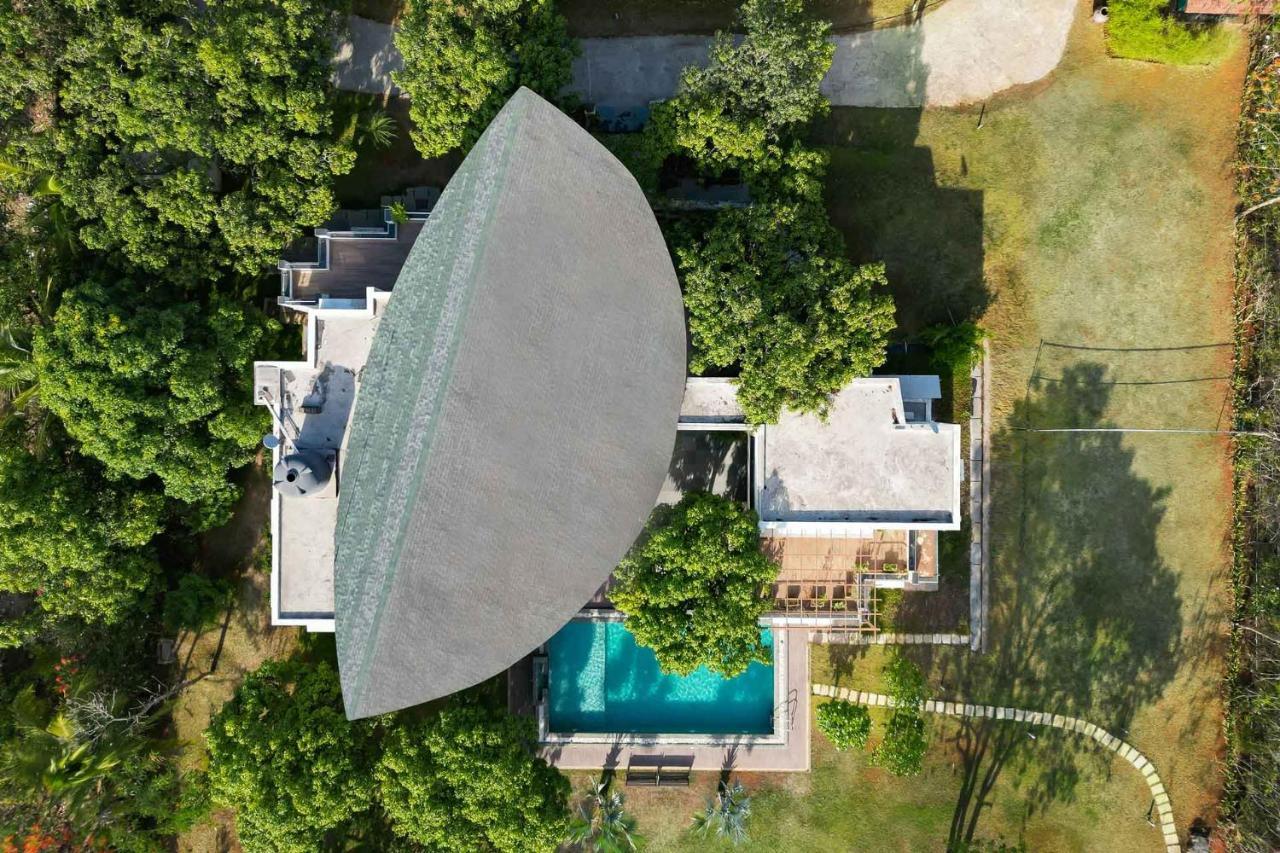 The Leaf By Stayvista - An Enchanting Escape Offering A Pool, Terrace, Lush Lawn, Contemporary Interiors, And Indoor Games Alībāg Eksteriør billede