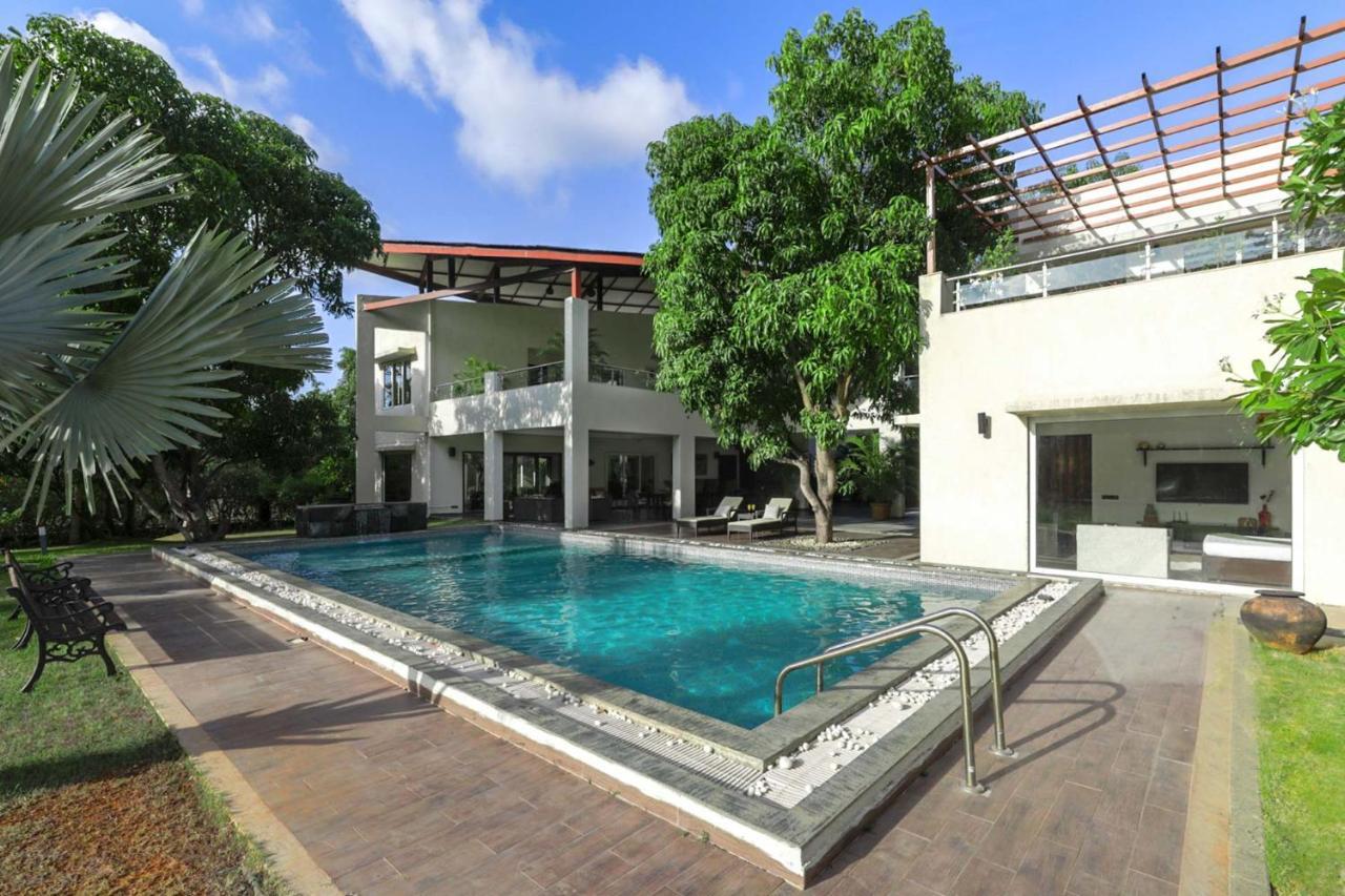 The Leaf By Stayvista - An Enchanting Escape Offering A Pool, Terrace, Lush Lawn, Contemporary Interiors, And Indoor Games Alībāg Eksteriør billede