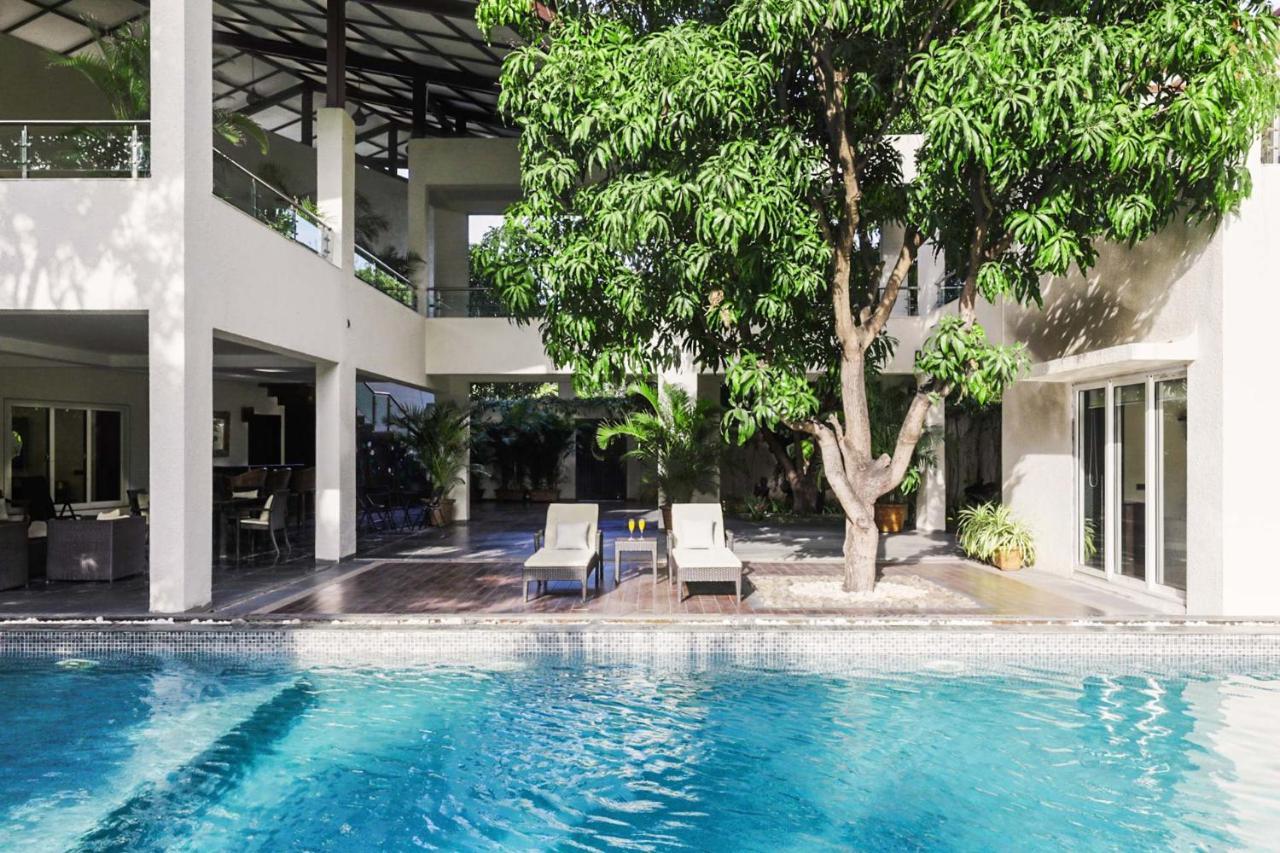The Leaf By Stayvista - An Enchanting Escape Offering A Pool, Terrace, Lush Lawn, Contemporary Interiors, And Indoor Games Alībāg Eksteriør billede